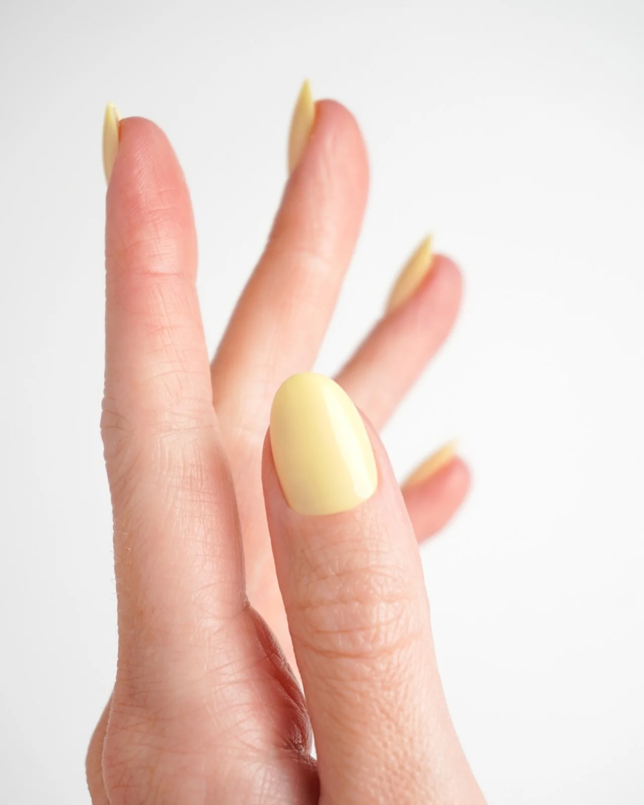 Lemon Sorbet Short Round Soft Gel Press Ons - Image 4